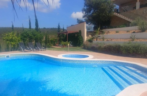 Costa Esuri Villa | Villa de 5 dormitorios con piscina, jardín, Wi-Fi y A/C
