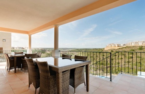 Costa Esuri Villa | Villa de 5 dormitorios con piscina, jardín, Wi-Fi y A/C