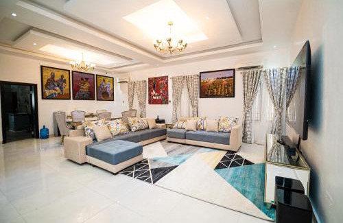 Lekki Phase 1 Villa | 5 Bedroom Villa with Swimming Pool in Lekki Phase 1