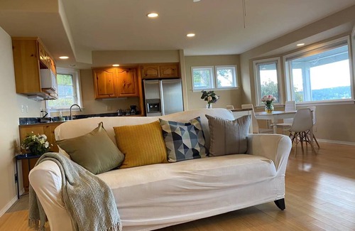 Suquamish Casa | 5-bedroom waterfront House with beach