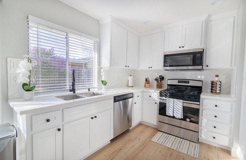 Sacramento Casa | 5 bedrooms 3 bath with EV fast charger