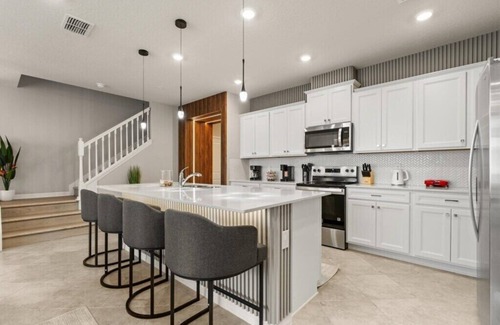 Four Corners Casa | 5 Bedrooms/4.5 Bathrooms/Windsor Cay (16125PF)