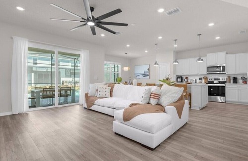 Four Corners Casa | 5 Bedrooms/4 Bathrooms/Windsor Cay (1265 ER)