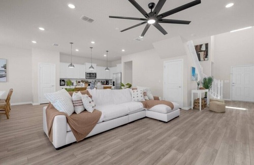 Four Corners Casa | 5 Bedrooms/4 Bathrooms/Windsor Cay (1265 ER)