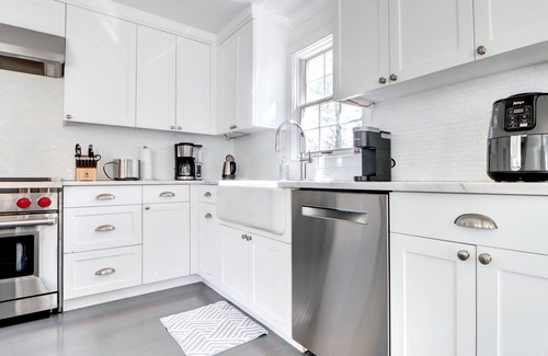 Westhampton Beach Casa | 5 Bedrooms! 4 Min to the Beach! HEATED POOL!