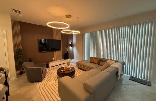 Clermont Casa | 5 Bedrooms 45 Baths Windsor Cay 16146Cc