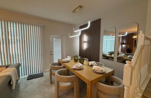 Clermont Casa | 5 Bedrooms 45 Baths Windsor Cay 16146Cc