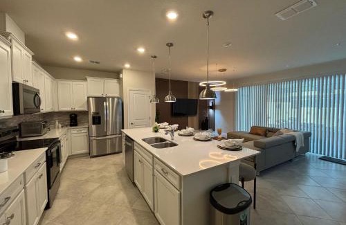 Clermont Casa | 5 Bedrooms 45 Baths Windsor Cay 16146Cc