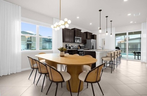 Four Corners Casa | 5 Bedrooms/5.5 Bathrooms/Windsor Cay (15948CC)