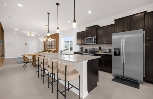 Four Corners Casa | 5 Bedrooms/5.5 Bathrooms/Windsor Cay (15948CC)