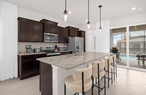 Four Corners Casa | 5 Bedrooms/5.5 Bathrooms/Windsor Cay (15948CC)