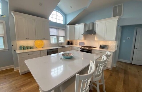 Townsend's Inlet Casa | 5 Bedrooms, Bonus Room with Elevator Townhouse!!