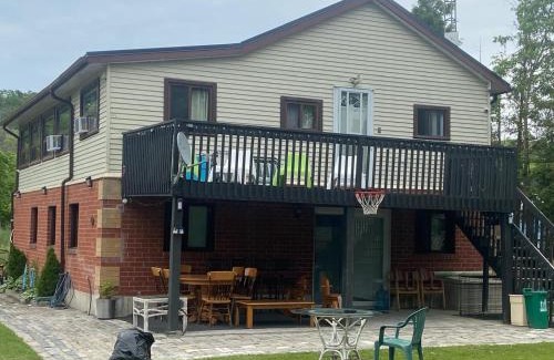 Roseneath Casa | 5 Bedrooms Cottage at Rice Lake!