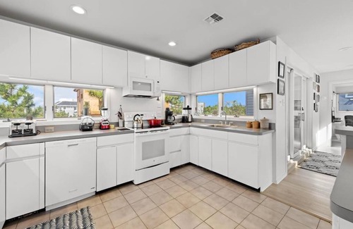 Loveladies Casa | 5 BEDROOMS ON PRIVATE LANE!