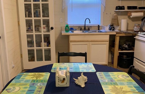Historic Downtown Apalachicola Casa | 5 bedrooms that will fit your needs, stay awhile and enjoy local food and shops.