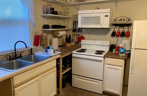 Historic Downtown Apalachicola Casa | 5 bedrooms that will fit your needs, stay awhile and enjoy local food and shops.