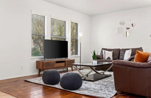 North San Antonio - SAT Casa | 5 Bedrooms with Chefs Kitchen 2 Masters Room and Game Lounge