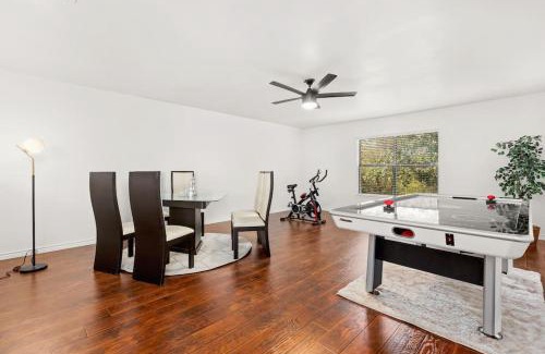 North San Antonio - SAT Casa | 5 Bedrooms with Chefs Kitchen 2 Masters Room and Game Lounge