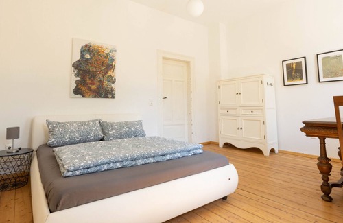 Mugeln Condominio | 5 bedrooms with murals from 1890