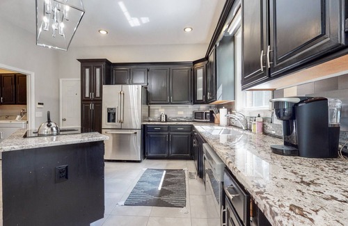 Smyrna Casa | 5 beds | 3 baths | Prime Location