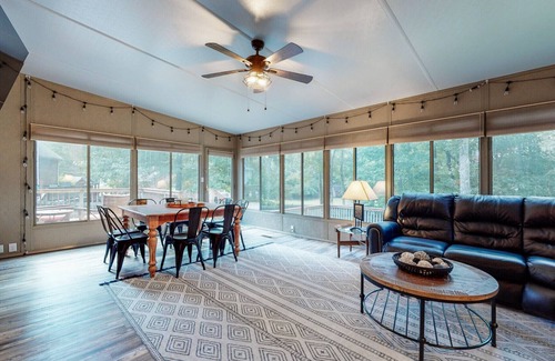 Smyrna Casa | 5 beds | 3 baths | Prime Location
