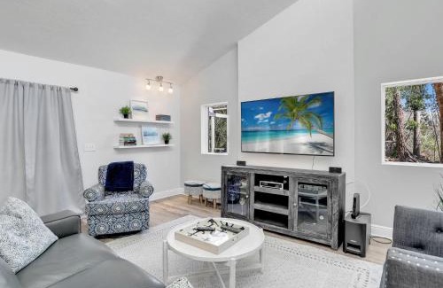 Marco Island Casa | 5 Beds 3 BDR 2 Bath Heated Pool, Grill, Patio