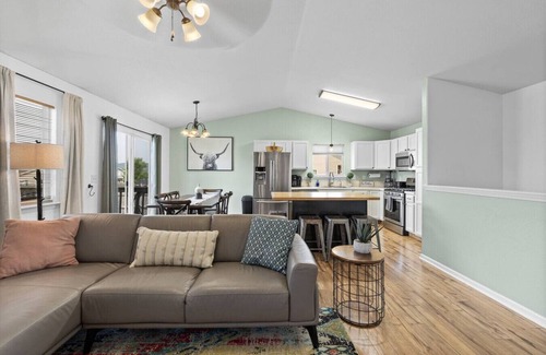 Summerset Casa | 5 Beds, Hot Tub, Fenced backyard