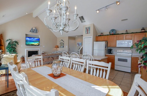 North End Casa | ¡¡COSTA DORADA!! 1 BLOQUE A LA PLAYA !! ¡¡5 estrellas!! 4 Bd 2Bth 2nd Flr w / Deck privado en la azotea