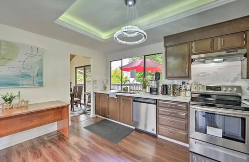Central Houghton Casa | 5 ⭐ Big 7BR house, Indoor Cinema near Wineries, Beaches, Golf