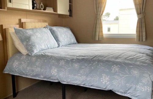 Cresswell Otro | 5 Birth Static Caravan Partially Adapted, Walk in Shower/Shower Chair