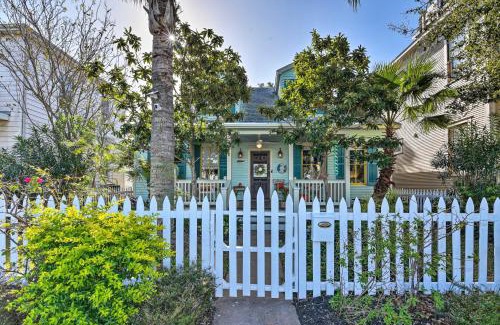 San Jacinto Casa | 5 Blocks to Beach Coastal Cottage in Galveston!