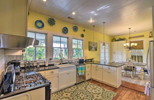 San Jacinto Casa | 5 Blocks to Beach Coastal Cottage in Galveston!