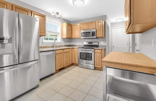 Valparaiso Casa | 5 blocks to downtown Valparaiso, <1 hour to Chicago, close to Indiana Dunes