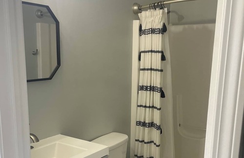 Valparaiso Casa | 5 blocks to downtown Valparaiso, <1 hour to Chicago, close to Indiana Dunes