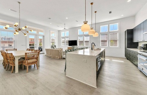 Fort Walton Beach Casa | 5 BR 4 BA + Private Pool + Pickleball Fun