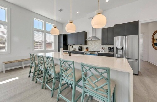 Fort Walton Beach Casa | 5 BR 4 BA + Private Pool + Pickleball Fun