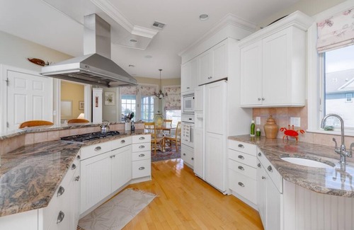 Admiral Estates Casa | 5 BR/4 BA single family home located one block to the beach. Sleeps 12!