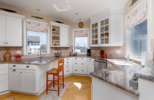 Admiral Estates Casa | 5 BR/4 BA single family home located one block to the beach. Sleeps 12!