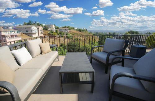 Thousand Oaks Casa | 5 BR/5 BA Getaway with a View