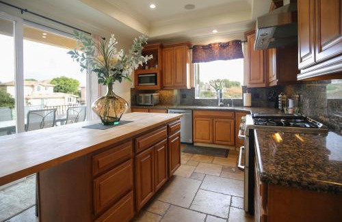 Thousand Oaks Casa | 5 BR/5 BA Getaway with a View
