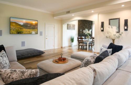 Thousand Oaks Casa | 5 BR/5 BA Getaway with a View
