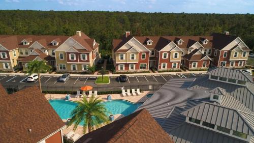 West Kissimmee Villa | 5 BR 6 BA Luxury Villa 5 min to Disneyworld Hot Tub & BBQ