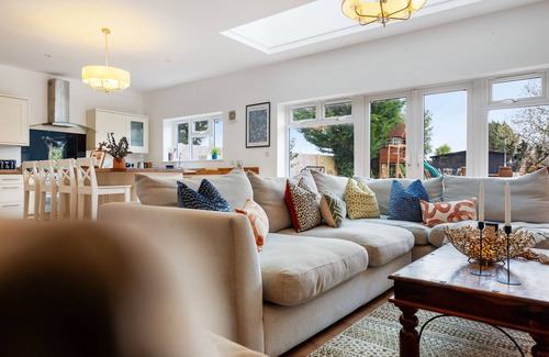 Waterlooville Casa | 5 BR House Sleeps 11, w/ Parking - South Coast