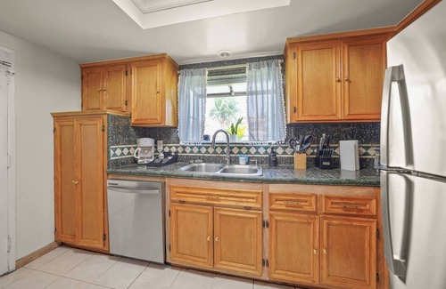Norwalk Casa | 5 BR Jacuzzi |12 mins to Disney | Knotts | Beach