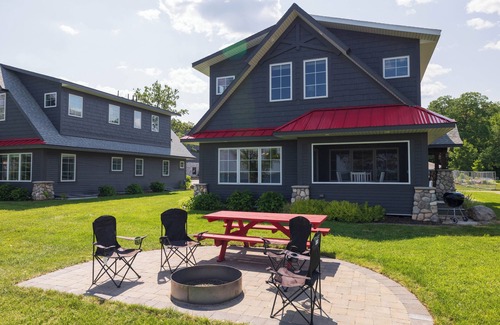 Nisswa Cabaña | 5 BR Lake House on Shores of Beautiful Gull Lake - Families or Couples Getaway