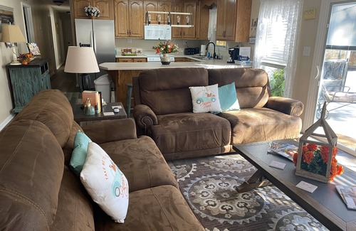 Trimble Casa | 5 BR Retreat on Beautiful Smith Lake & Close to I-65