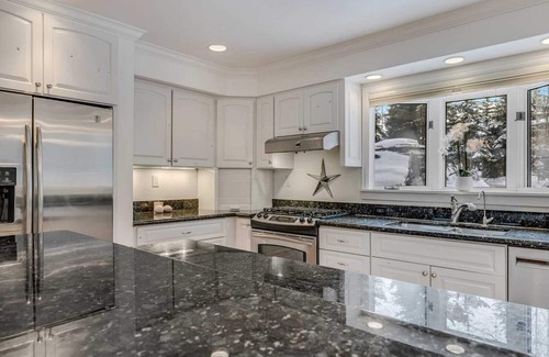 Aspen Casa | 5 BR Updated Aspen Home - AC!