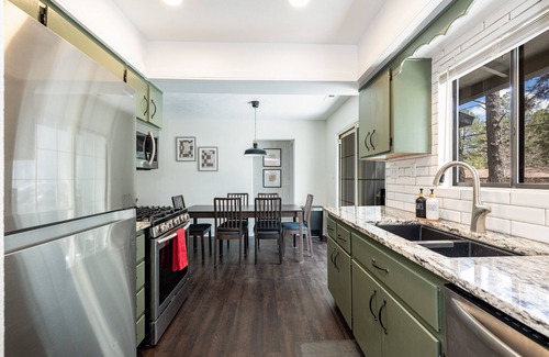 Kachina Village Casa | 5 BR Wooded Oasis, Hot Tub, Chic Design, Fenced for Pets, Grill, Sleeps 14,