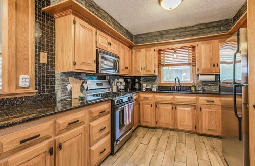 Columbia Heights Casa | 5 BR+ Yard. Close drive to New Brighton, Roseville, Shoreview