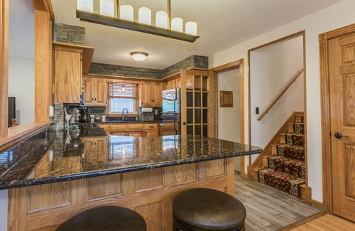Columbia Heights Casa | 5 BR+ Yard. Close drive to New Brighton, Roseville, Shoreview